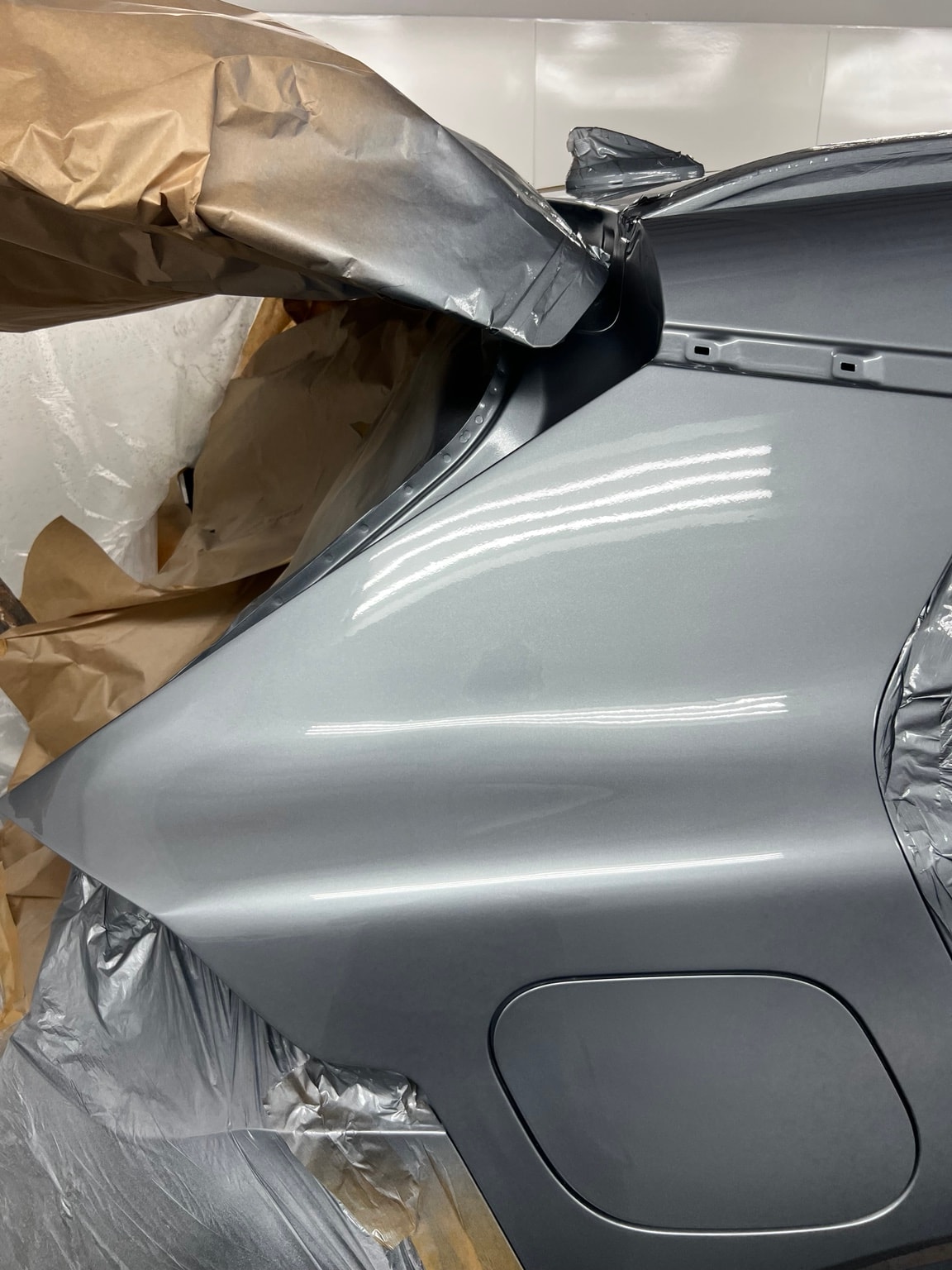 Aleta trasera derecha — Después de la reparación y pintura